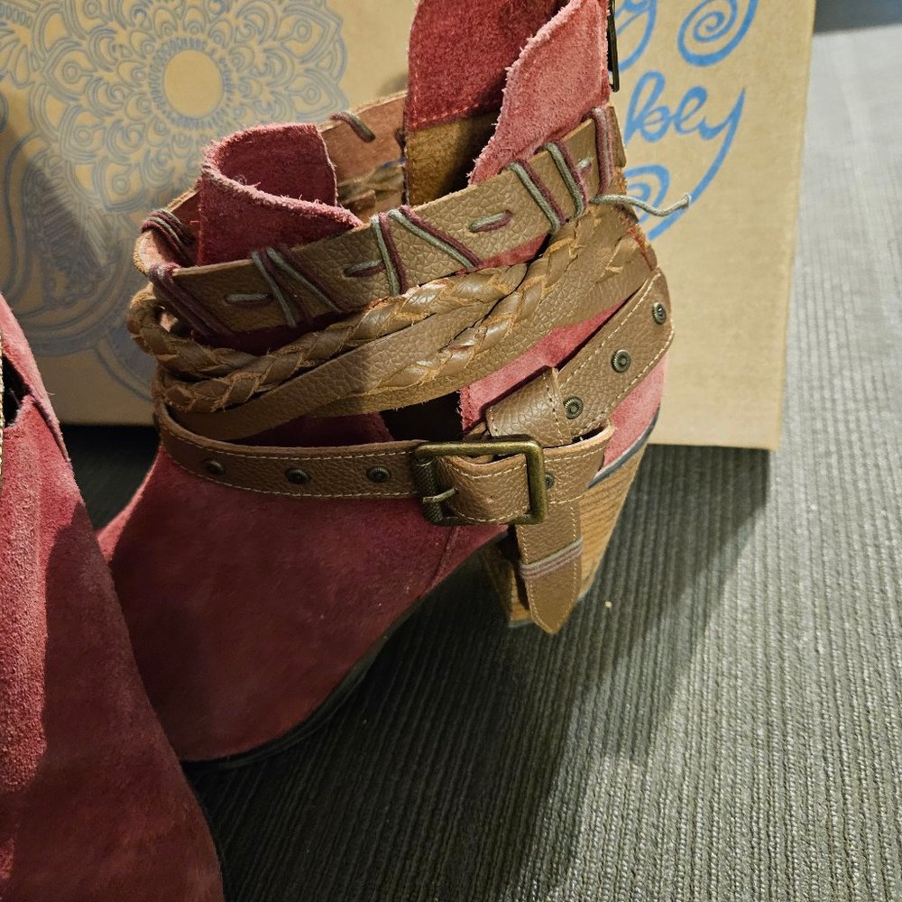 Naughty Monkey Cuthbert ankle boots red suede 8.5M - Picture 6 of 7